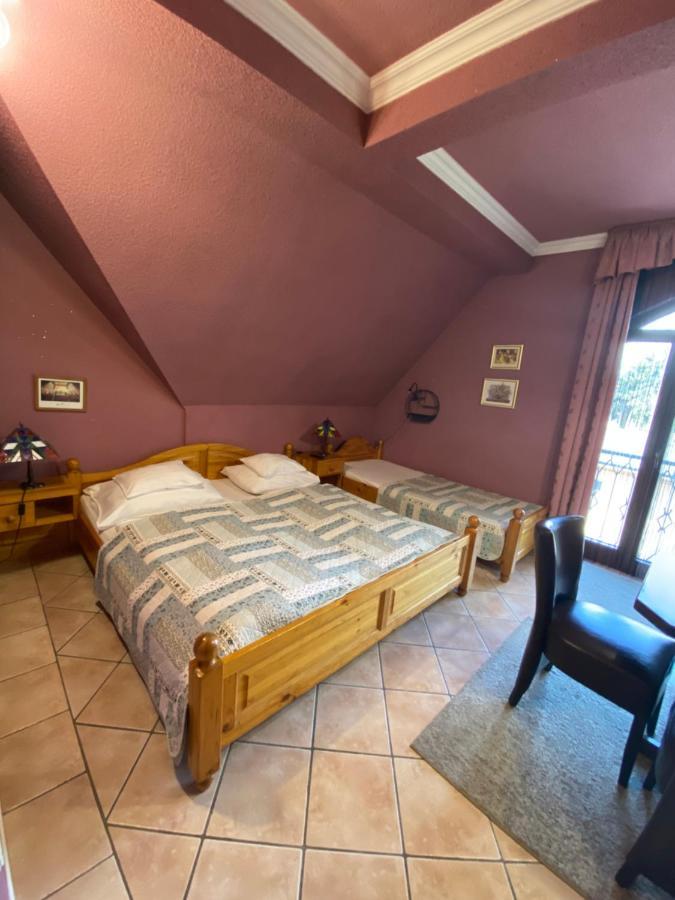 Fehér Hattyú Panzió Orosháza Exterior foto