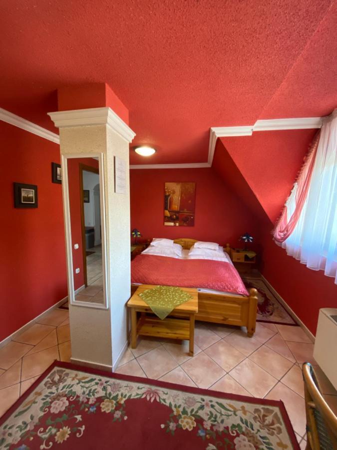 Fehér Hattyú Panzió Orosháza Exterior foto