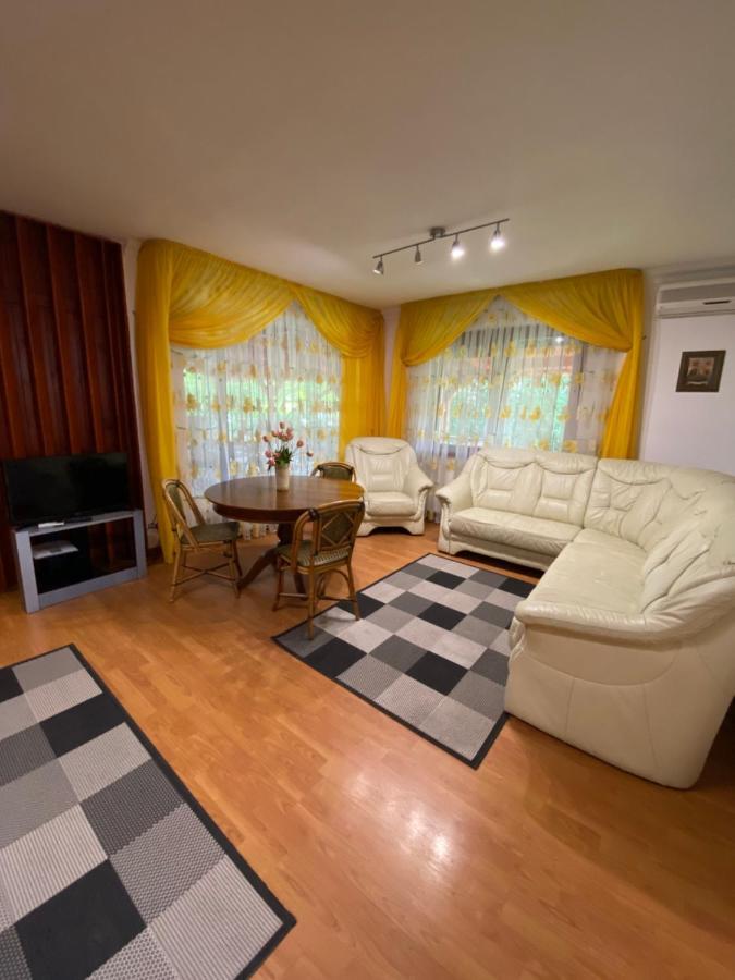 Fehér Hattyú Panzió Orosháza Exterior foto